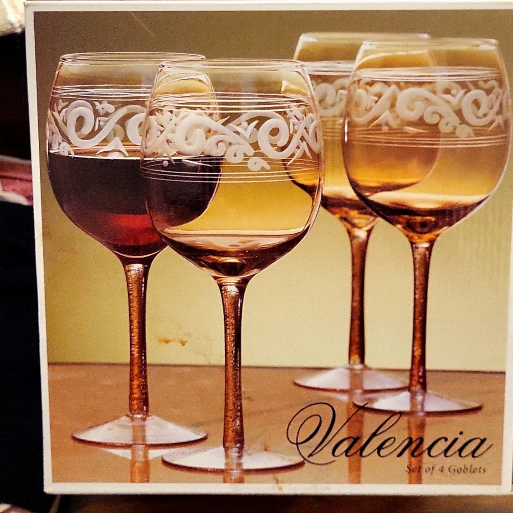 Kirkland's Valencia Wine Glass Set